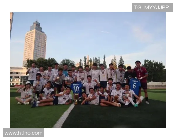 重庆足球队荣登足球团队协作排行榜第一名展现团队精神与默契配合